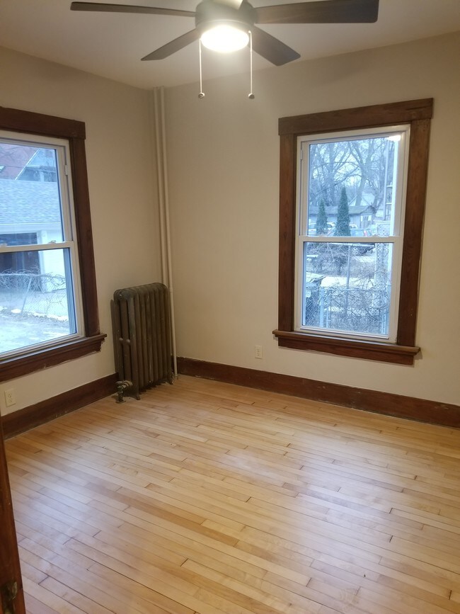 Dormitorio principal - 2045 E Washington Ave