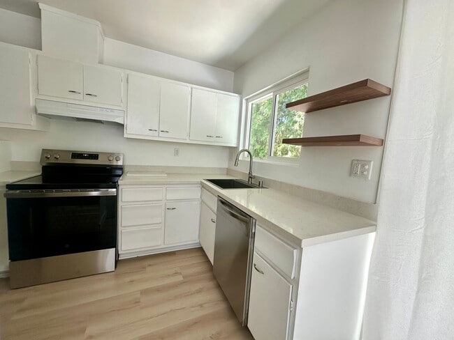 Kitchen - 6315 Primrose Ave