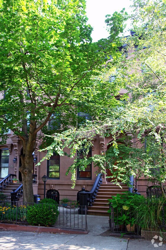 Building Photo - 395 3rd St