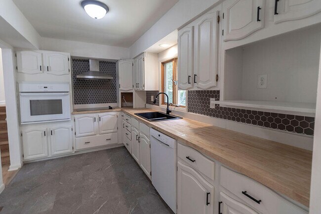 Foto del edificio - 100 W Leslie Ln