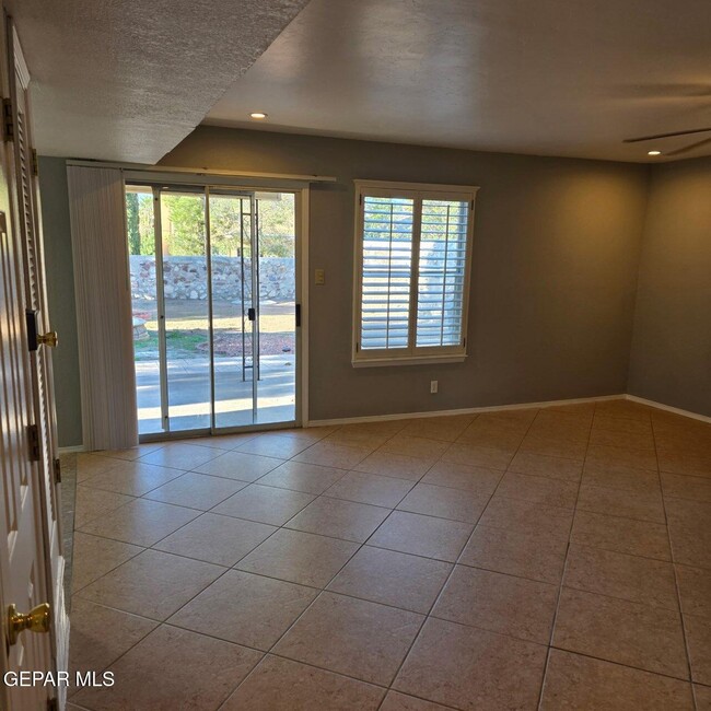 Foto del edificio - 7145 Tierra Taos Dr