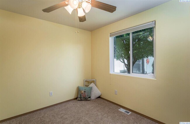 Building Photo - 614 Tanglewood Dr