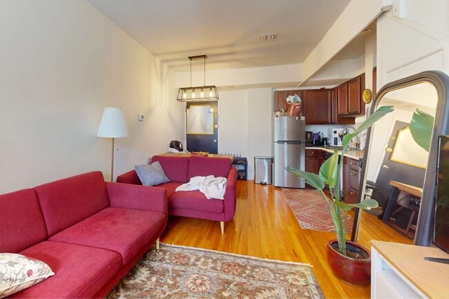 Photo - 319 S 10th St Apartment