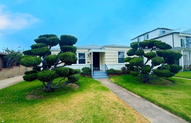 Foto del edificio - Beach House with Big Garage