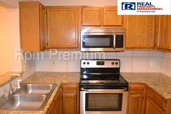 Building Photo - 2811 S Roth Ave