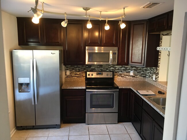 Building Photo - 3909 Lansing Ct