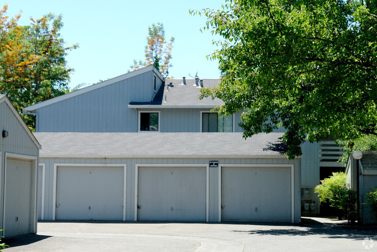 Primary Photo - 2419 Mcbride Ln