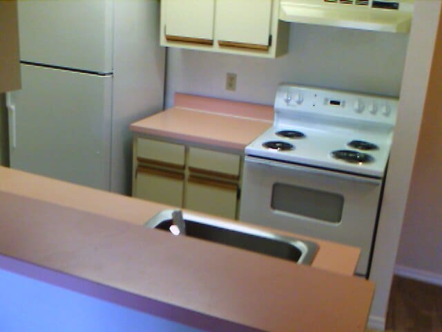 Building Photo - Live in Metrowest! 2nd Floor, 1/1 Condo