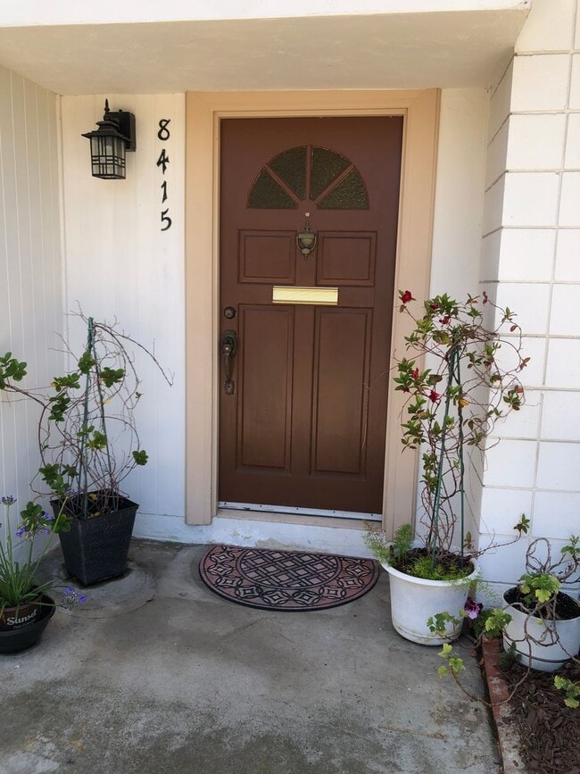 Building Photo - Spacious Single Story 4 bed 2 bath home in Serra Mesa w/2 car garage