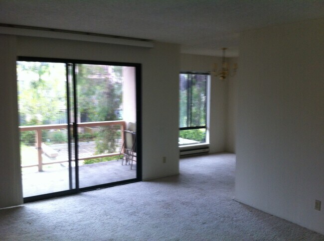 Building Photo - 6 Admiral Dr
