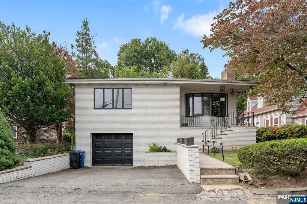 Primary Photo - 15 Barnes Dr