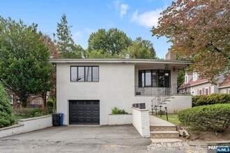 Building Photo - 15 Barnes Dr
