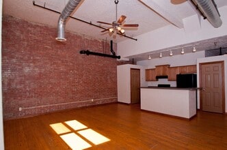 Building Photo - 235 N Market Ave