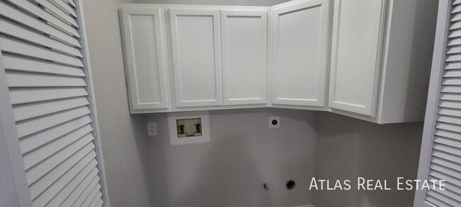 Building Photo - 519 S 81 St