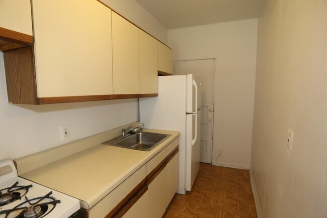 Building Photo - 3028 N Halsted St