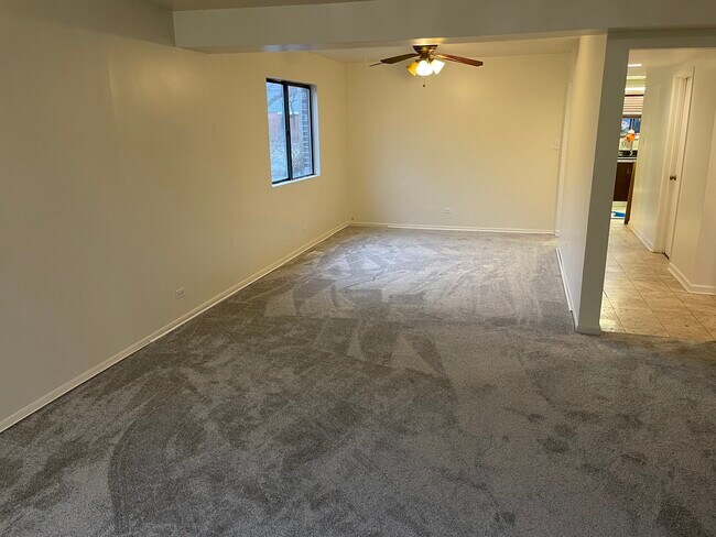 Building Photo - 350 E Rimini Ct