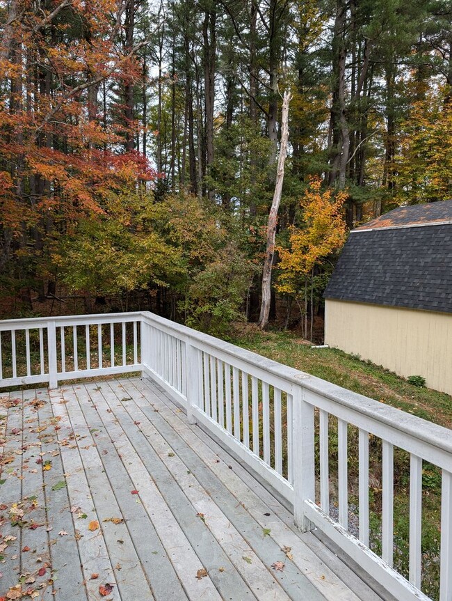 Building Photo - 3 Bed Bath House, Close to Trails