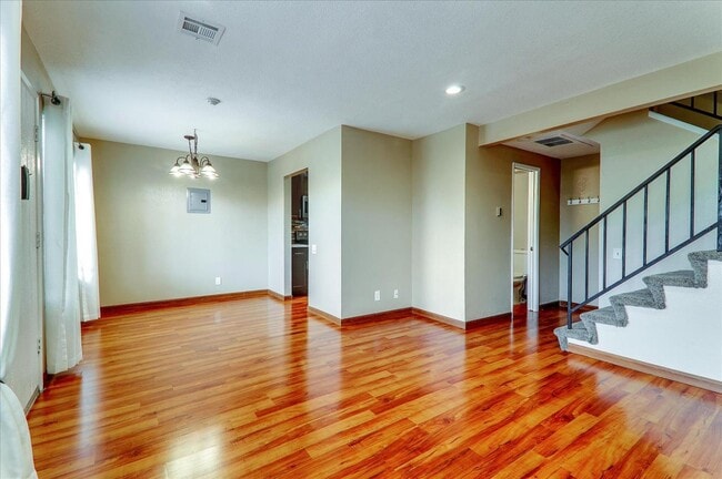 Building Photo - 4922 Lowry Rd