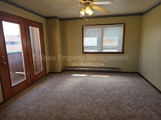 Building Photo - 9 River Dr