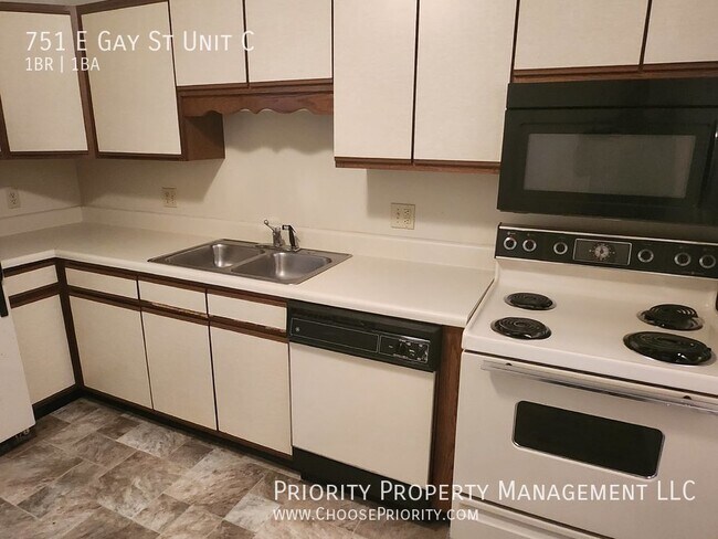 Building Photo - 1BR 1BA Apartment, 2nd Floor, Harrisonburg