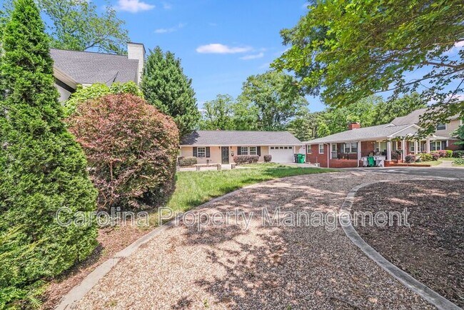 Foto del edificio - 2417 Laburnum Ave