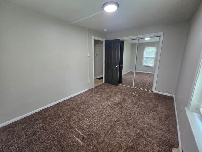 Building Photo - 9701 Green Valley Dr