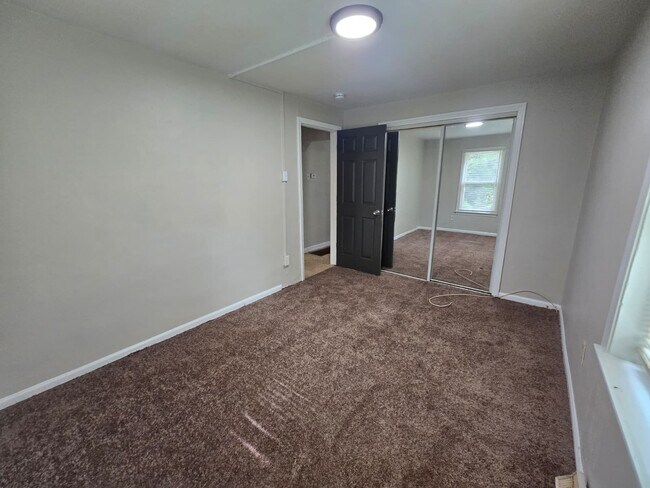 Foto del edificio - 9701 Green Valley Dr