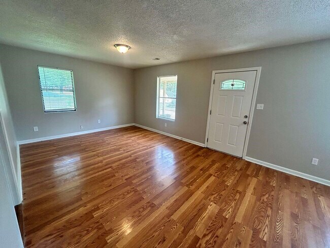 Building Photo - 3054 Hoskins Rd