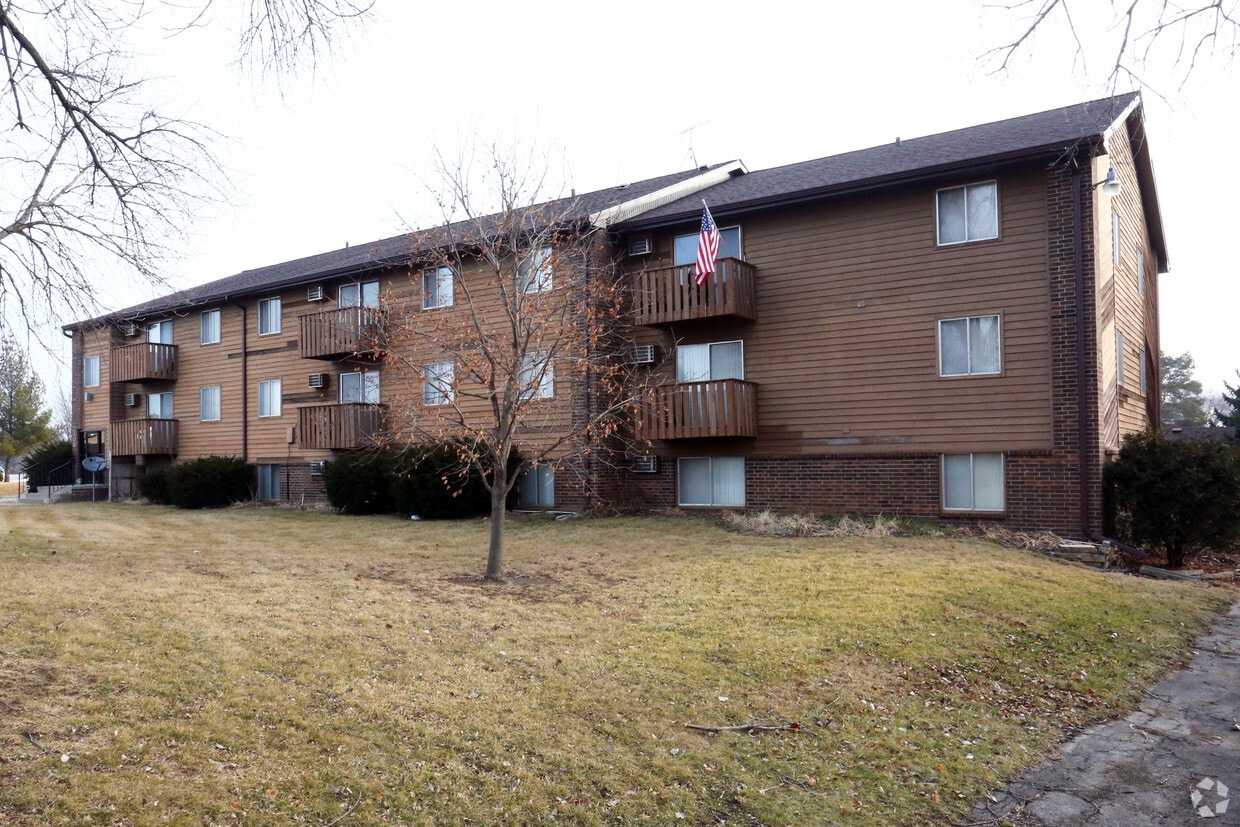 Grand Avenue Apartments Apartments in West Des Moines, IA