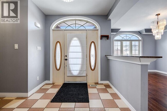 Photo du bâtiment - 40 Debergh Ave