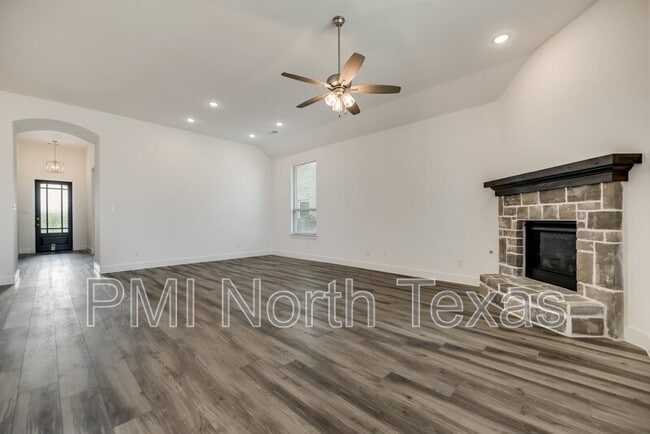 Foto del edificio - 405 Yellowstone Dr