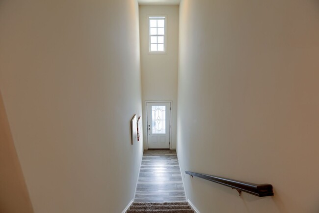 Building Photo - 4 bedroom townhome