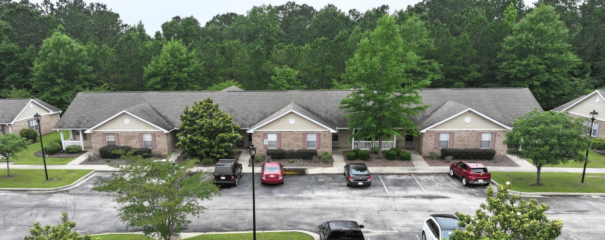 Building Photo - Country Club Cottages
