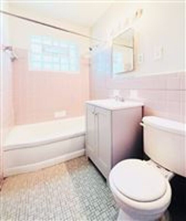 Foto del edificio - 2 bedroom fully updated home fresh on the ...