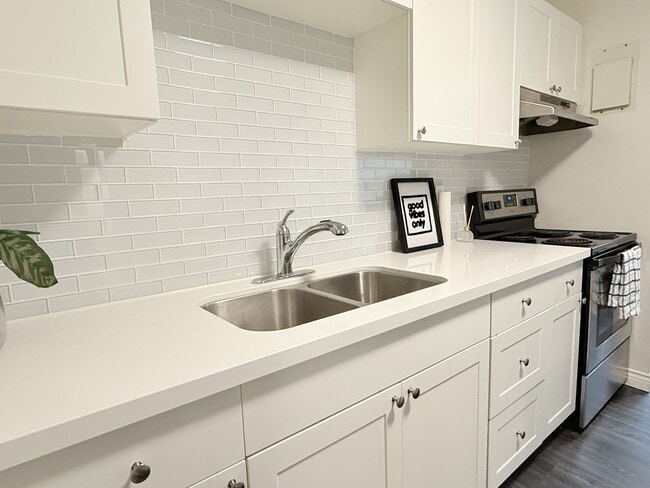 Building Photo - 20 Bradmon Dr