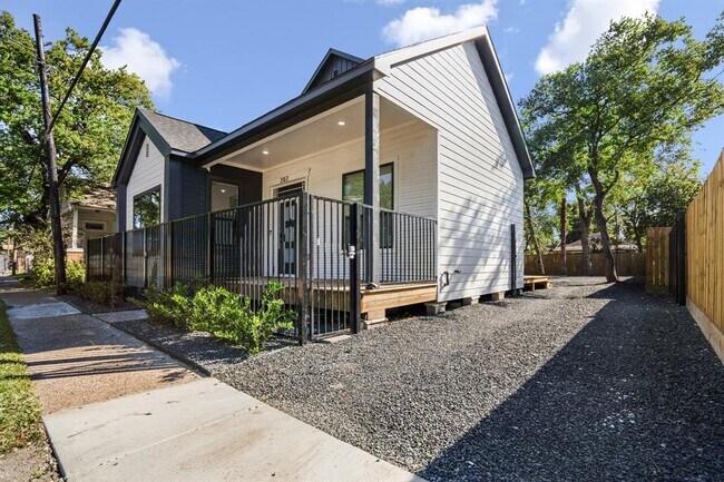 Foto del edificio - 207 Lockwood Dr