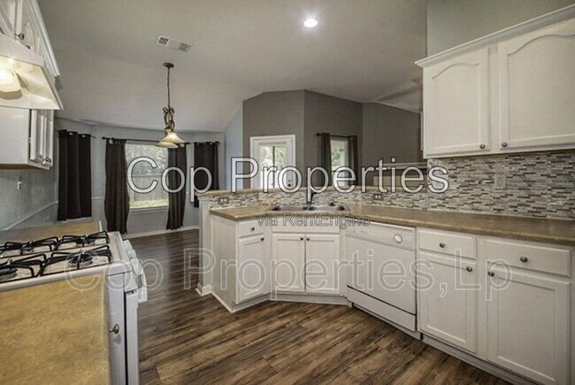 Building Photo - 8510 Trumpet Cir