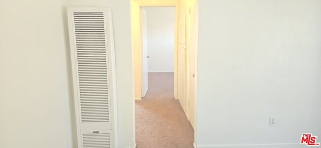 Foto del edificio - 2458 Normandie Ave