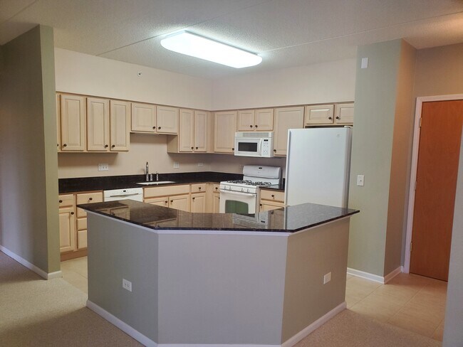 Building Photo - 3451 Carriageway Dr