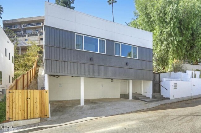 Building Photo - 2 br, 1.5 bath House - 3208 Larissa Dr