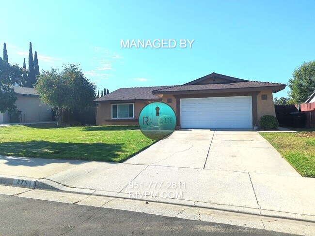 Foto del edificio - Beautiful home with no neighbors behind you!