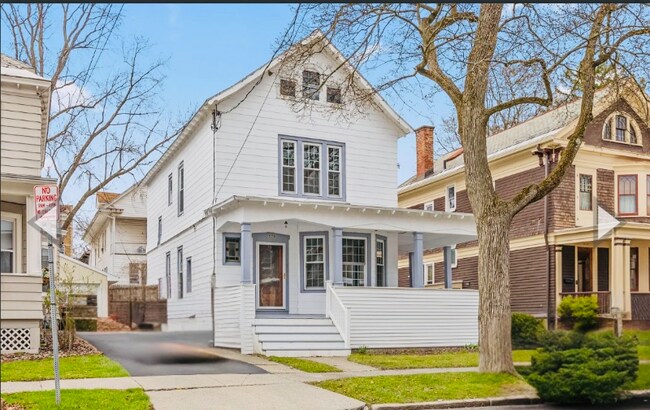 Building Photo - 559 Myrtle Ave