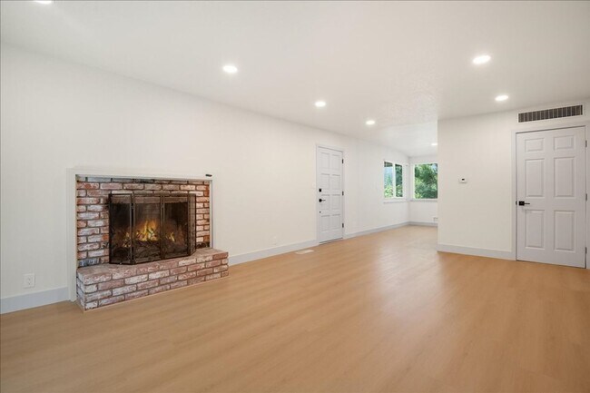 Building Photo - 10178 Alpine Dr