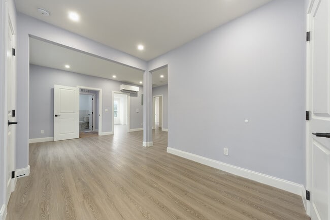 Building Photo - 222 Primrose Ave