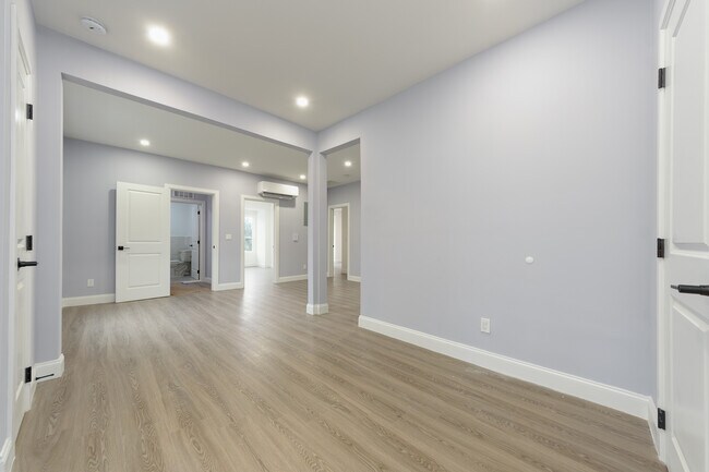 Foto del edificio - 222 Primrose Ave