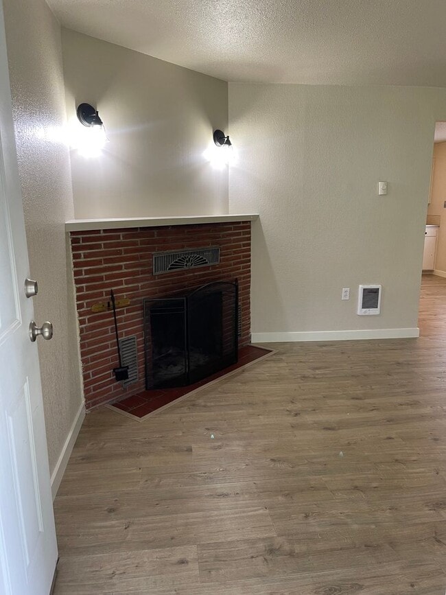 Building Photo - 2 Bdrm, 1 bath, 832sf home in Spanaway