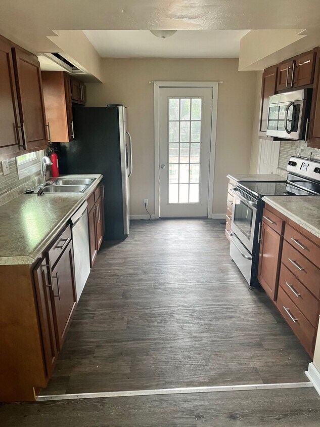 Foto principal - 2449 1st Ave SW