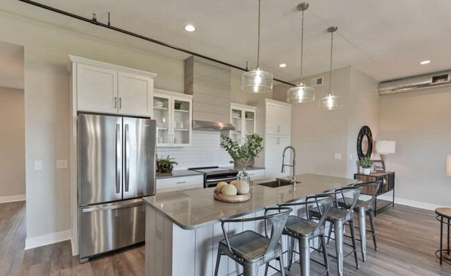 Foto del edificio - Colston Park Residential Lofts!