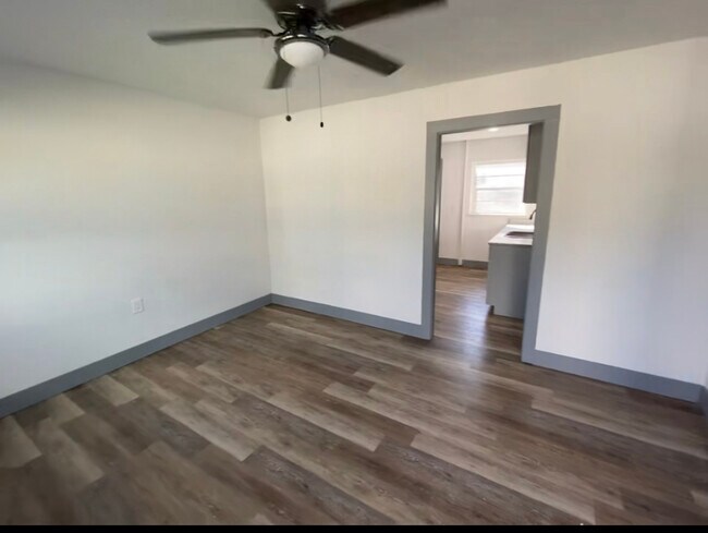 Foto del edificio - 331 W Merritt Ave