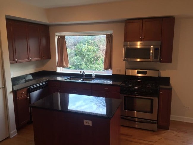 Building Photo - Fantastic and spacious 3bed/3ba in Lake view!